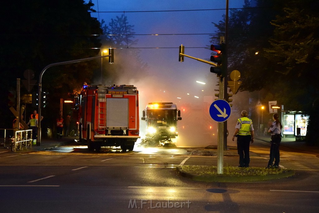 TLF 4 umgestuerzt Koeln Bocklemuend Ollenhauer Ring Militaerringstr P219.JPG - Miklos Laubert